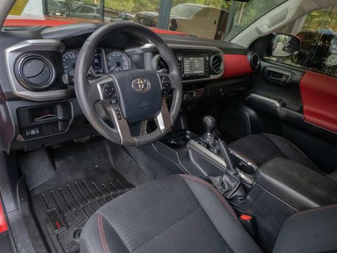 Used 2016 Toyota Tacoma SR5 w/ SR5 Appearance Package (SN) AWD/4WD image 9
