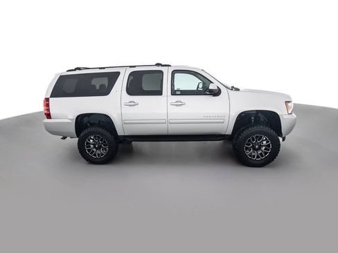 Used 2013 Chevrolet Suburban LT w/ Luxury Package AWD/4WD image 4