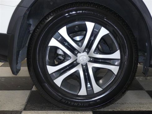 Used 2017 Toyota RAV4 LE image 29