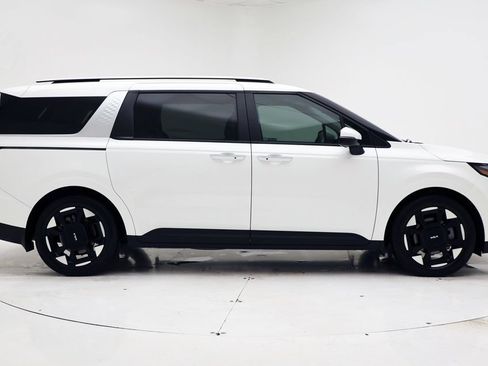Used 2025 Kia Carnival EX FWD image 3