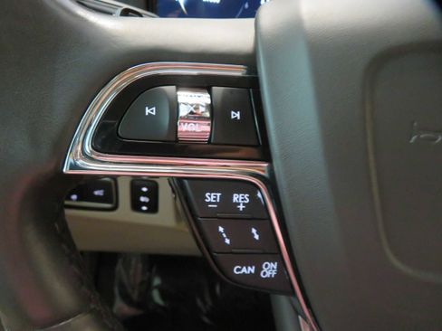 Used 2020 Lincoln Navigator Reserve w/ Luxury Package image 33