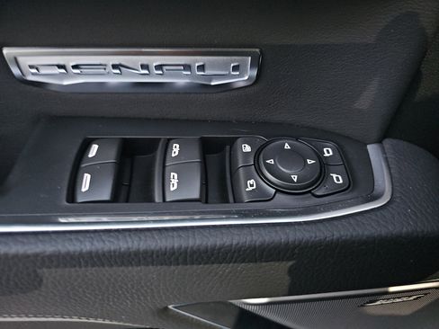 Used 2025 GMC Sierra 1500 Denali image 28
