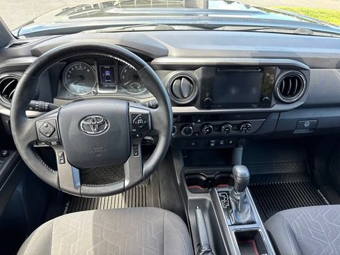 Used 2018 Toyota Tacoma TRD Sport AWD/4WD image 21