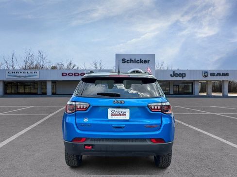 Used 2025 Jeep Compass Trailhawk AWD/4WD image 4