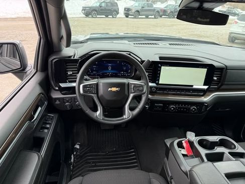 Used 2025 Chevrolet Silverado 1500 LT AWD/4WD image 6