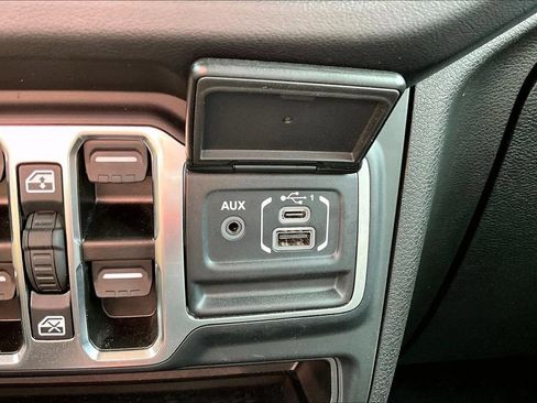 Used 2025 Jeep Gladiator Sport AWD/4WD image 33