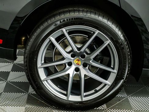 Used 2026 Porsche Macan AWD/4WD image 39