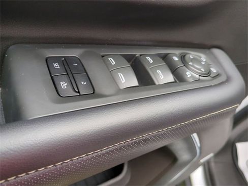 Used 2021 GMC Yukon SLT w/ SLT Premium Package image 23