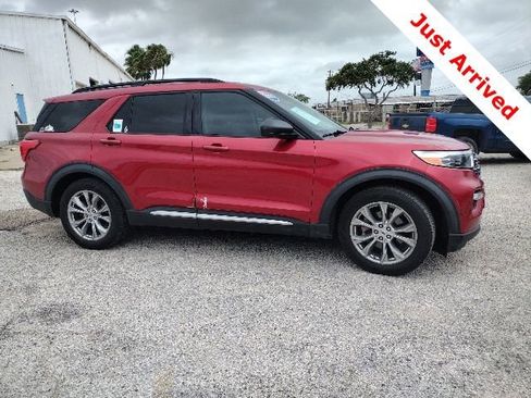 Used 2021 Ford Explorer XLT w/ Equipment Group 202A RWD image 9