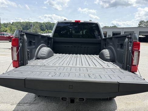 Used 2022 Ford F350 Platinum w/ Tremor Off-Road Package AWD/4WD image 19