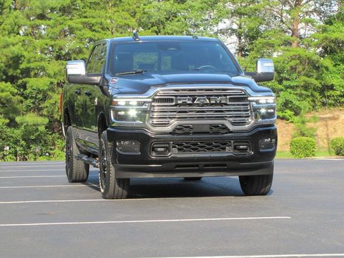 Used 2026 RAM 2500 Laramie AWD/4WD image 9