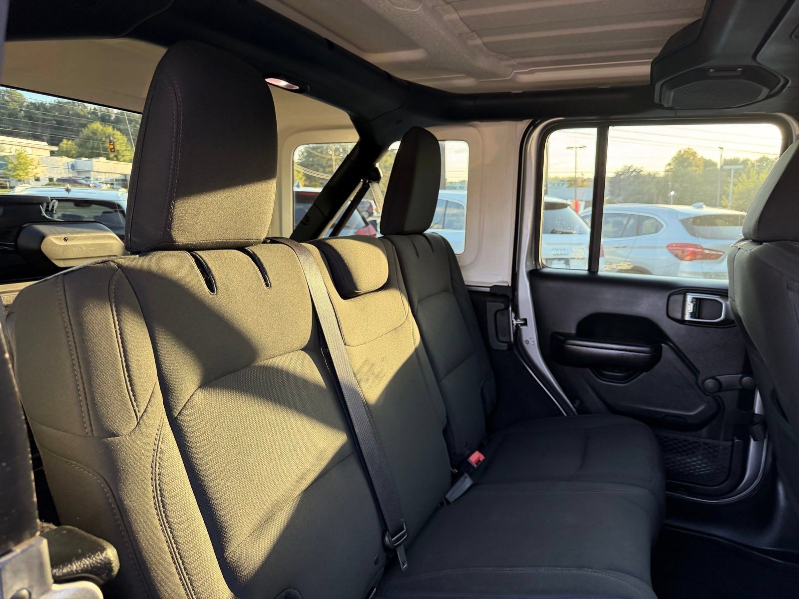 Used 2018 Jeep Wrangler Unlimited Sport AWD/4WD image 31