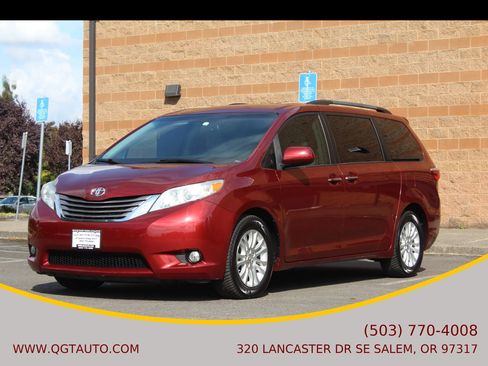 Used 2016 Toyota Sienna Limited image 1
