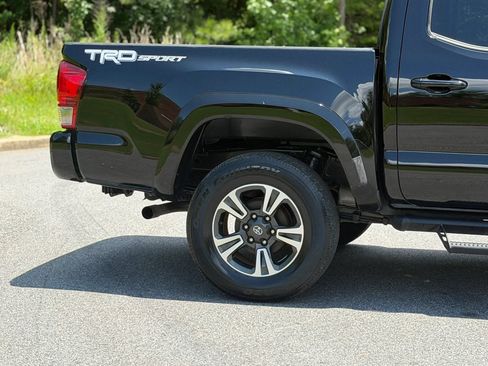 Used 2017 Toyota Tacoma TRD Sport w/ Tow Package RWD image 11