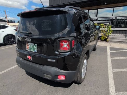Used 2015 Jeep Renegade Latitude w/ Popular Equipment Group AWD/4WD image 4