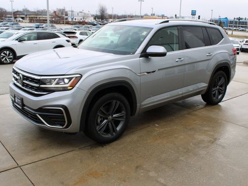 Certified 2022 Volkswagen Atlas SEL R-Line image 3