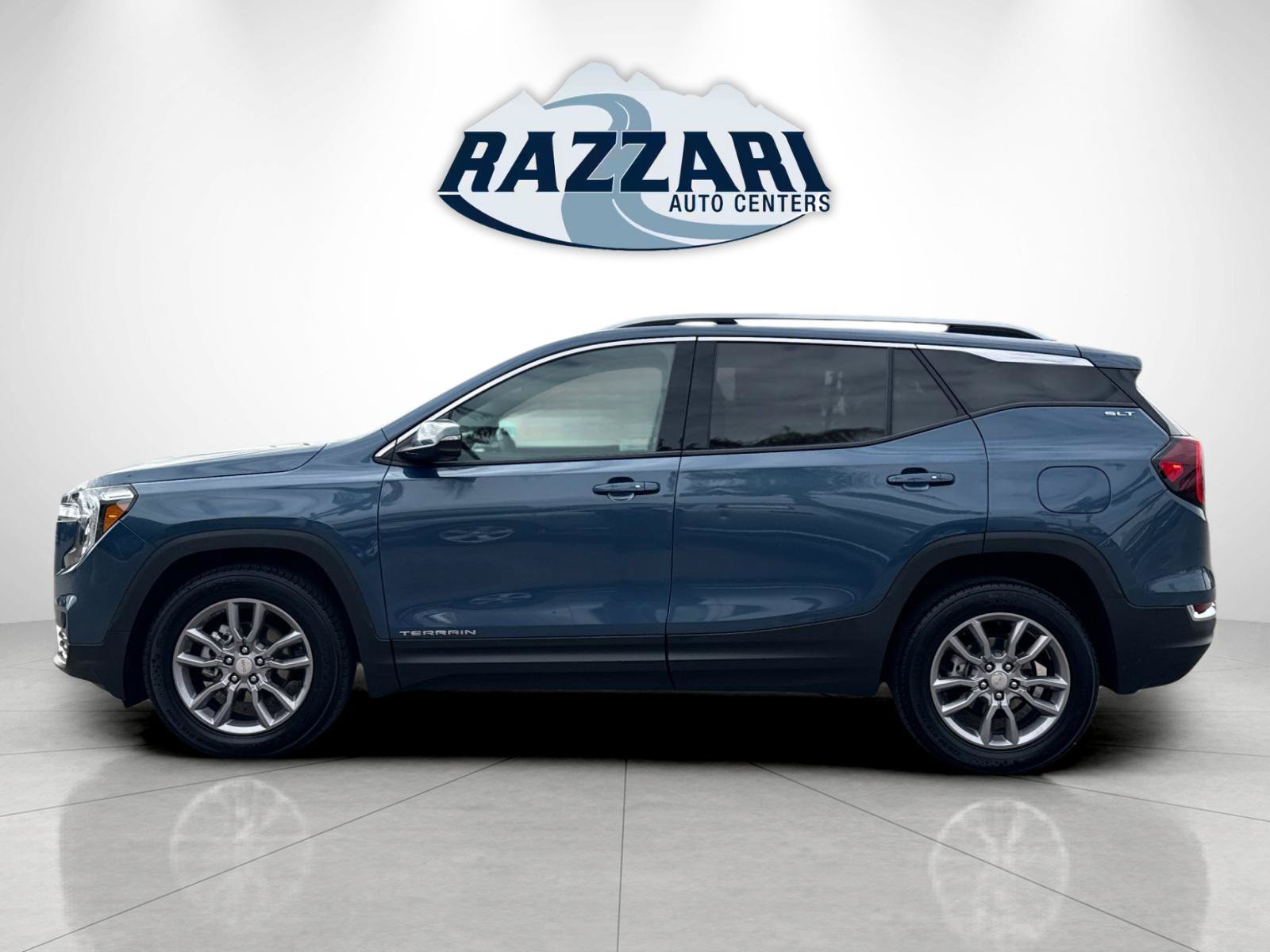 Used 2024 GMC Terrain SLT AWD/4WD image 6