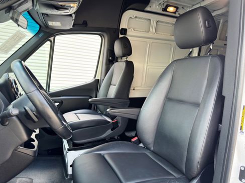 Used 2023 Mercedes-Benz Sprinter 2500 image 35