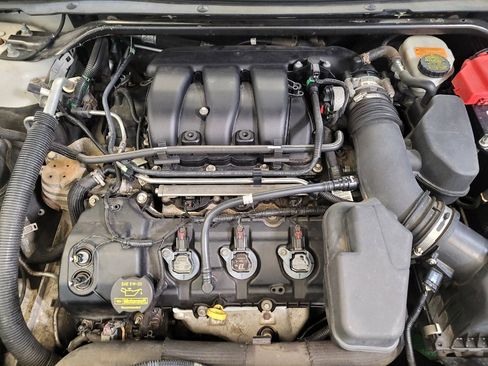 Used 2013 Ford Taurus SEL image 30