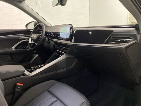 Used 2025 Audi Q5 Premium w/ Convenience Package image 21