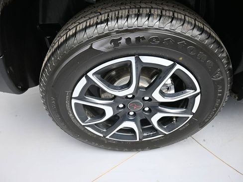 Used 2025 Jeep Compass Trailhawk AWD/4WD image 12