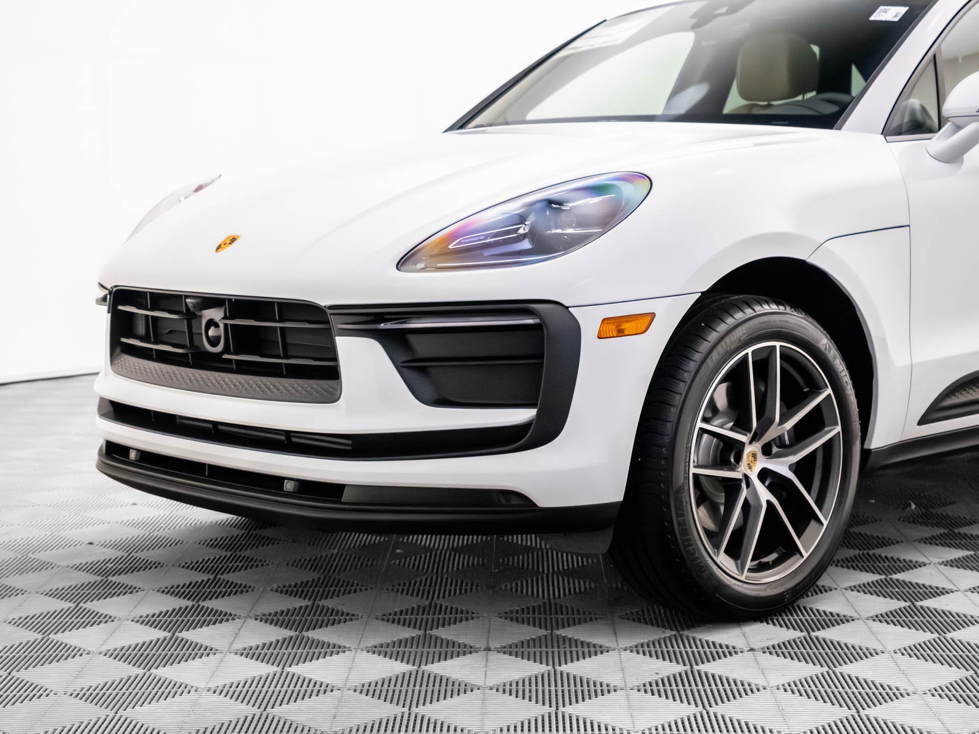 Certified 2026 Porsche Macan AWD/4WD image 40