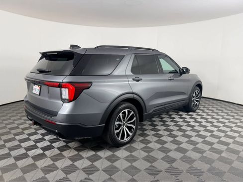 Used 2025 Ford Explorer ST-Line w/ Premium Package image 4