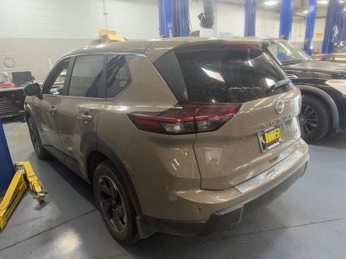 Used 2024 Nissan Rogue SV image 14