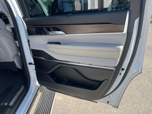 Certified 2022 Jeep Grand Wagoneer Series I AWD/4WD image 16