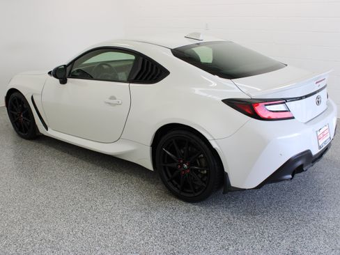Used 2025 Toyota GR86 Premium RWD image 9