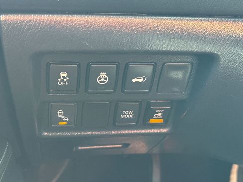 Used 2018 Nissan Pathfinder SL w/ Midnight Edition Package AWD/4WD image 34
