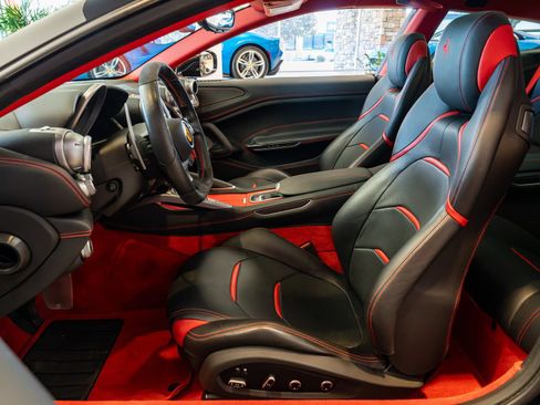 Used 2017 Ferrari GTC4Lusso AWD/4WD image 10