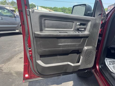 Used 2018 RAM 1500 Express AWD/4WD image 14