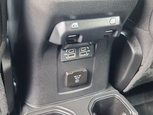 Used 2022 Jeep Wrangler Unlimited Rubicon w/ LED Lighting Group AWD/4WD image 28