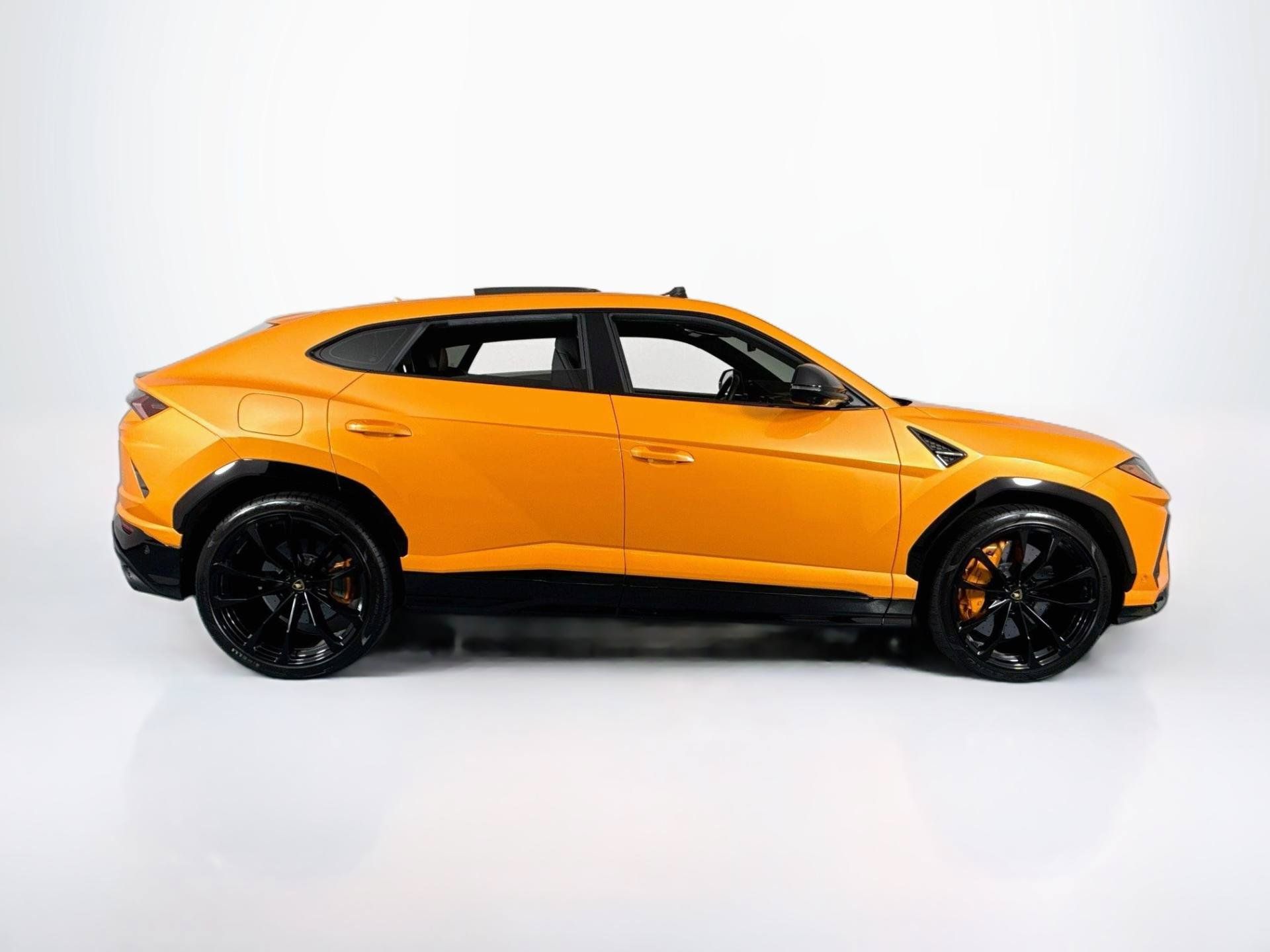 Used 2022 Lamborghini Urus AWD/4WD image 4
