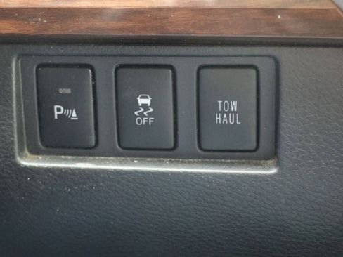 Used 2014 Toyota Tundra Limited image 32