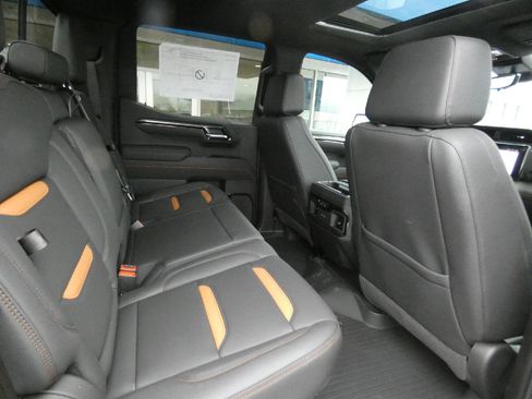 New 2026 GMC Sierra 1500 AT4 w/ AT4 Premium Package AWD/4WD image 17