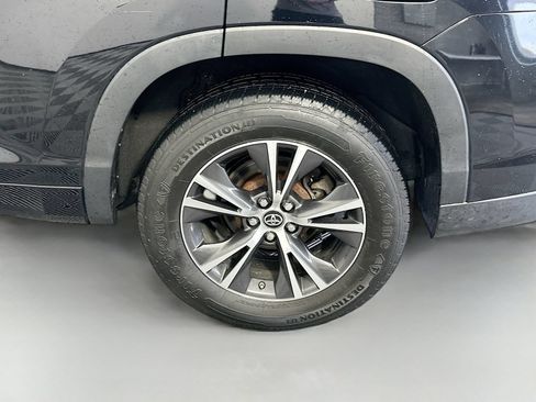 Used 2017 Toyota Highlander LE FWD image 31