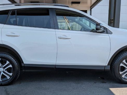 Used 2016 Toyota RAV4 LE AWD/4WD image 6