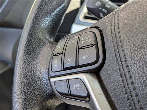 Used 2016 Toyota Highlander LE image 11