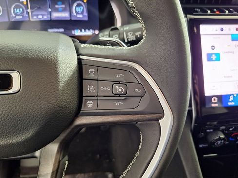 New 2025 Jeep Grand Cherokee Limited w/ Black Appearance Package image 19