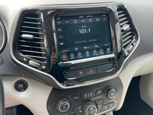 Used 2020 Jeep Cherokee Limited AWD/4WD image 25