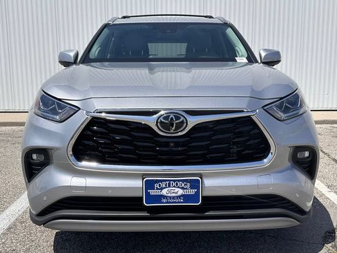 Used 2024 Toyota Highlander Platinum AWD/4WD image 10