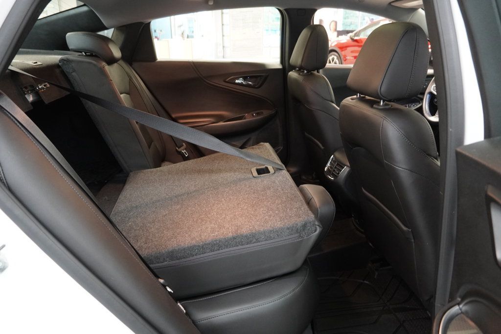 Used 2018 Chevrolet Malibu LT w/ Leather Package FWD image 33