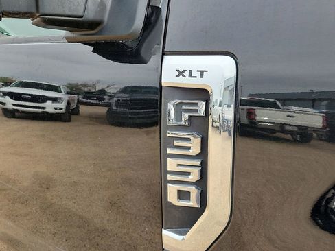 Used 2022 Ford F350 XLT w/ XLT Premium Package AWD/4WD image 13