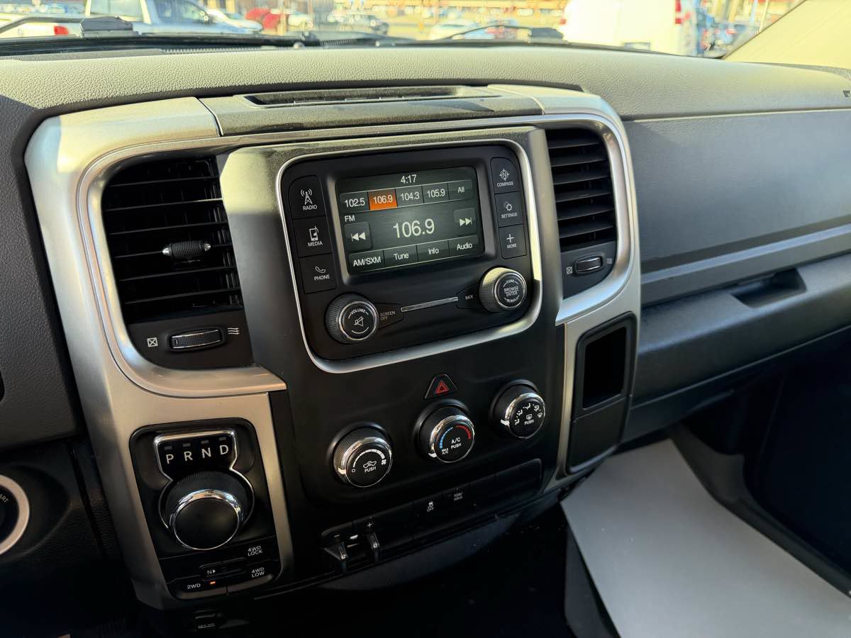 Used 2018 RAM 1500 Classic SLT AWD/4WD image 22