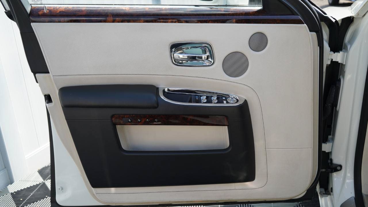 Used 2011 Rolls-Royce Ghost RWD image 54