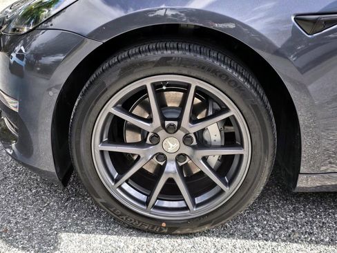 Used 2022 Tesla Model 3 Standard Range RWD image 9