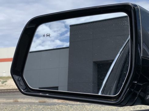 Used 2020 Chevrolet Traverse LT image 26