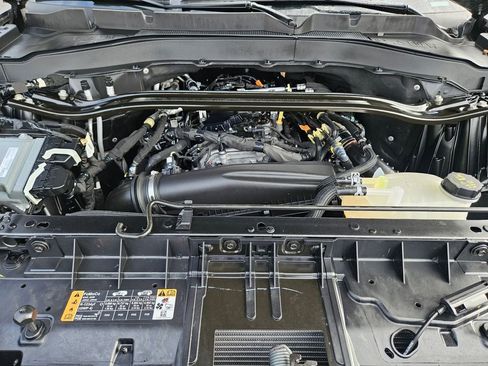 Used 2025 Ford Explorer ST-Line w/ ST-Line Street Pack image 27